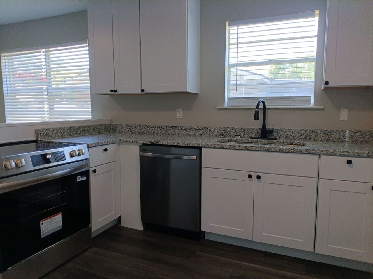 109 Highview Dr - Photo 3 of 8