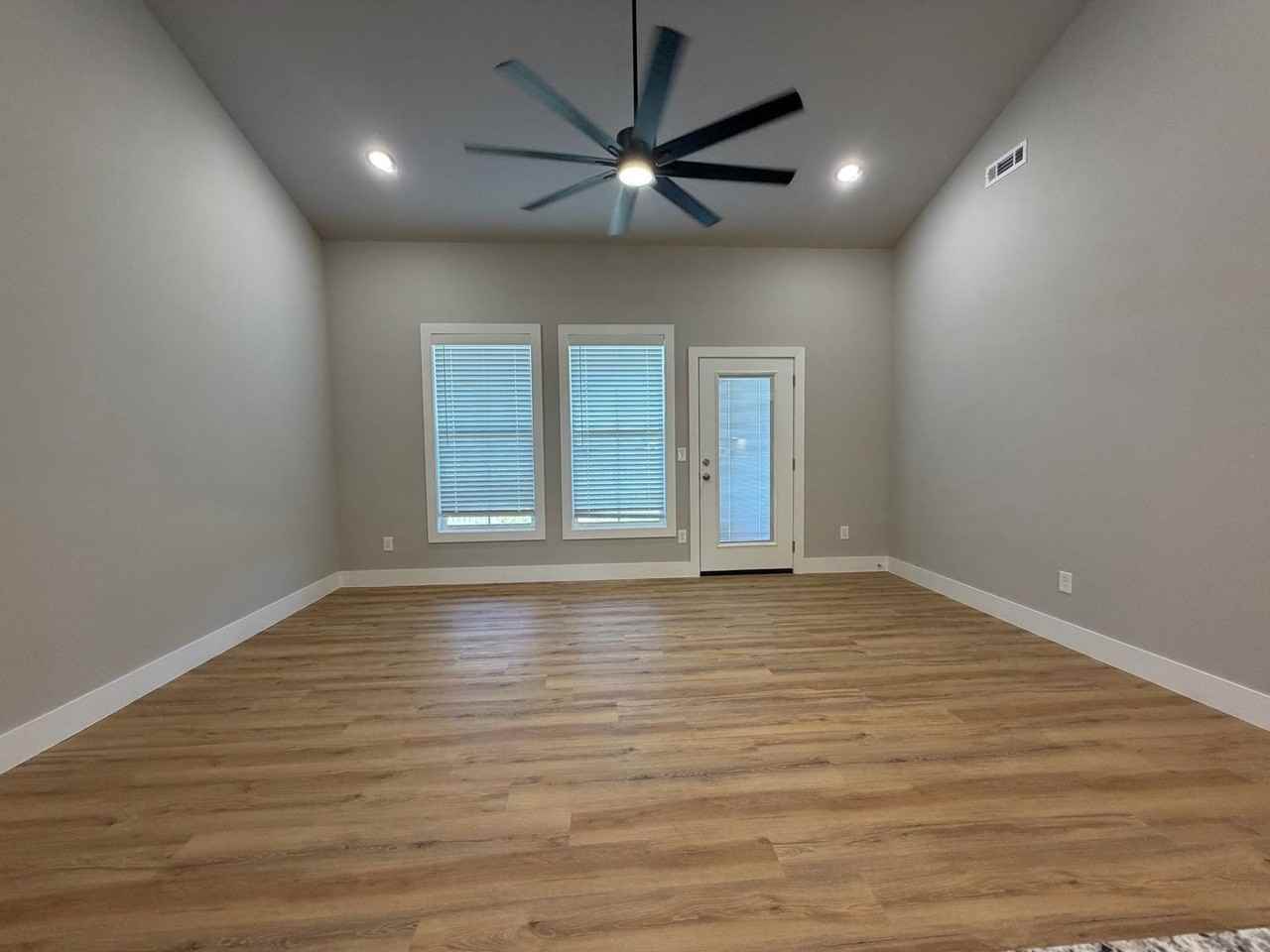 1002 Seaborn Way - Photo 3 of 17