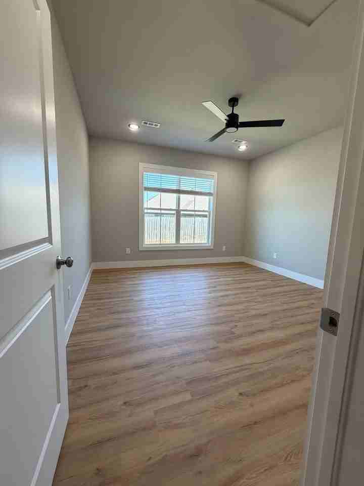 1002 Seaborn Way - Photo 4 of 17