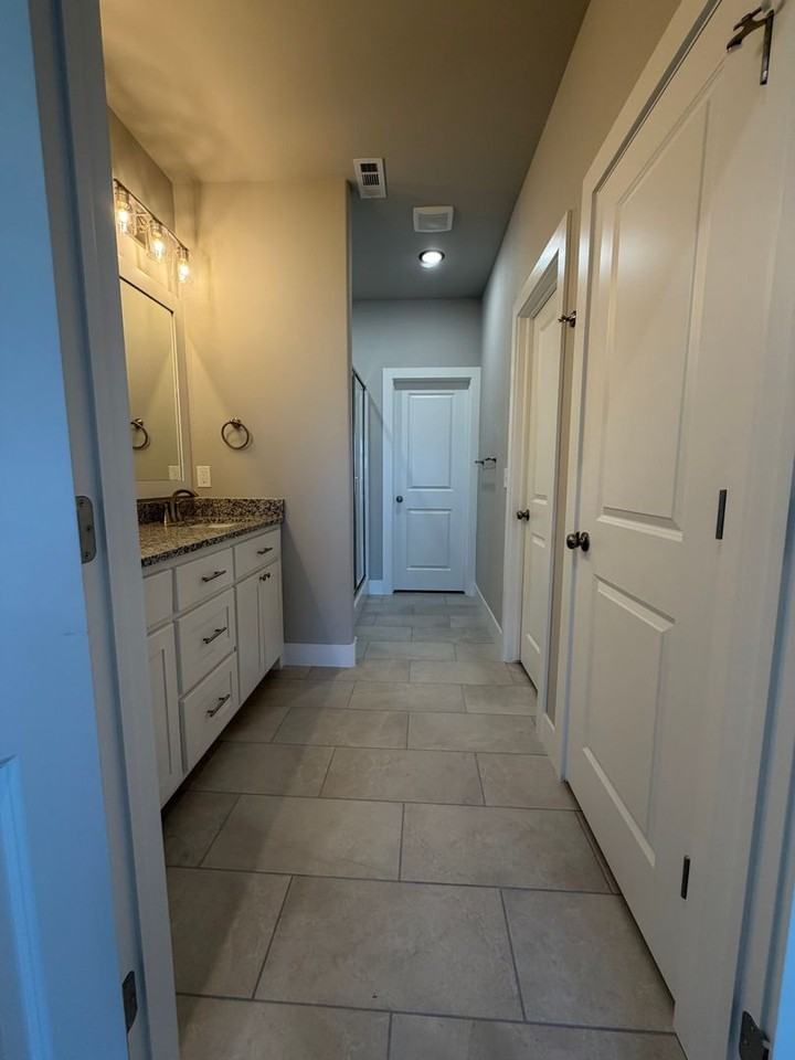 1002 Seaborn Way - Photo 5 of 17