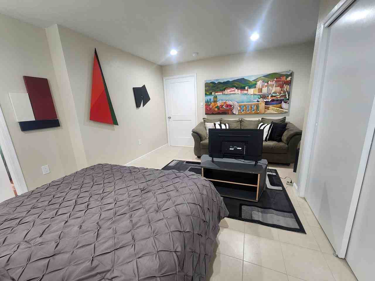 8801 Natalie Ave Ne - Photo 4 of 11