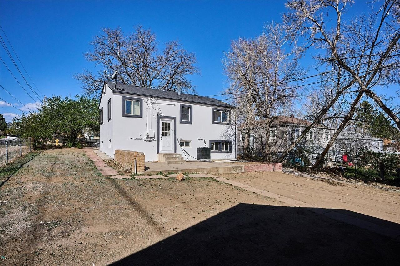 802 Julian St - Photo 2 of 15