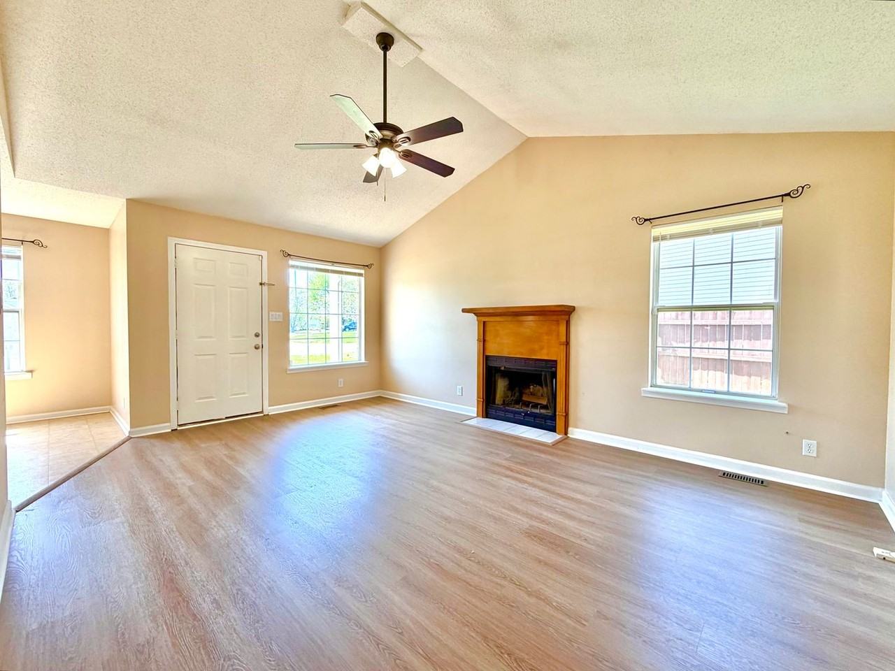 1215 Marla Dr - Photo 4 of 39