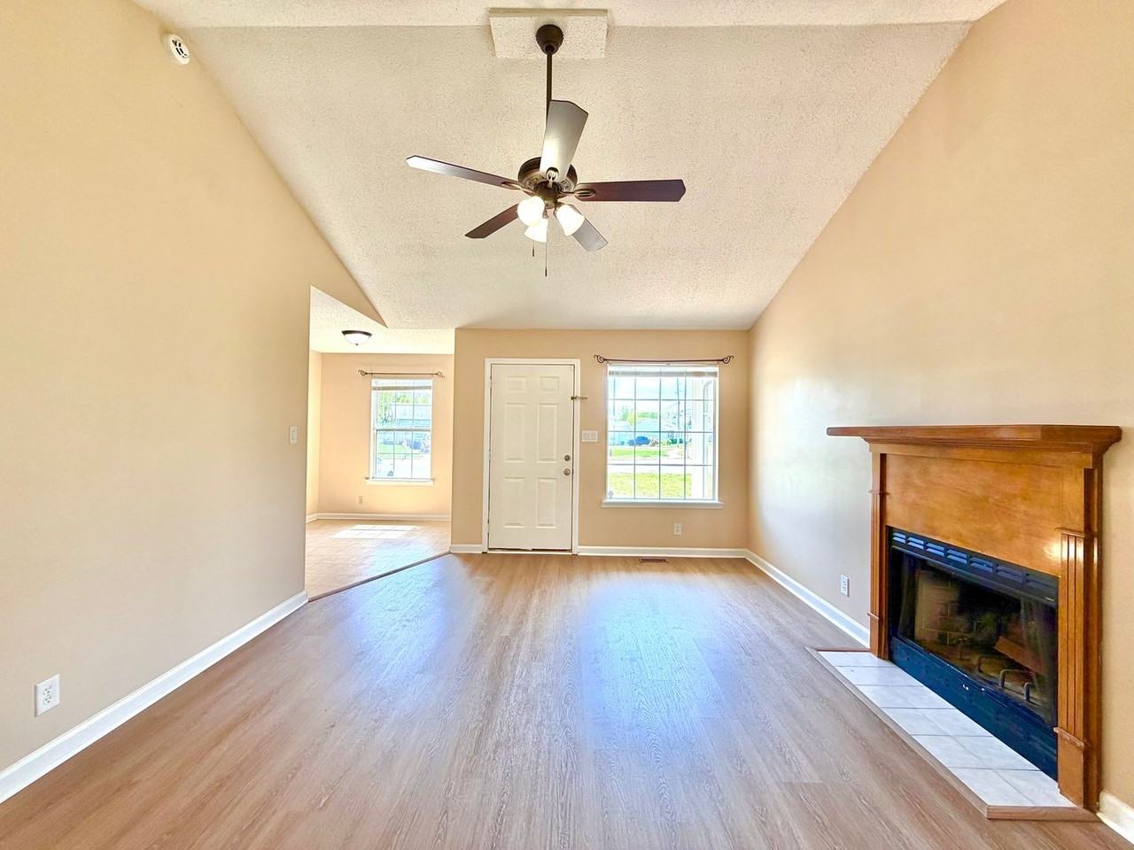 1215 Marla Dr - Photo 5 of 39