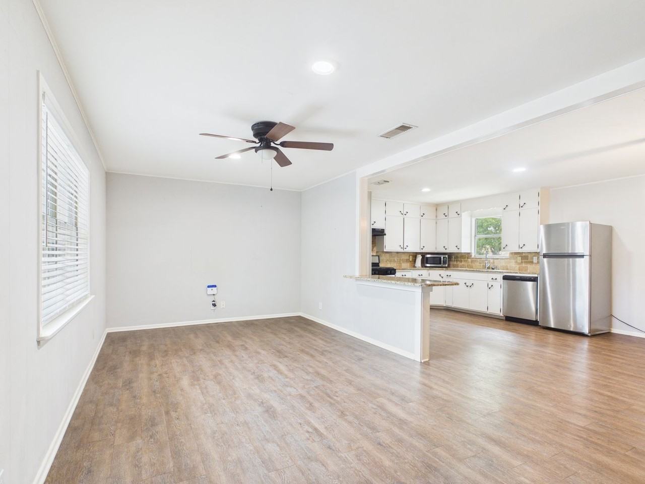 207 Skylark Dr - Photo 3 of 24