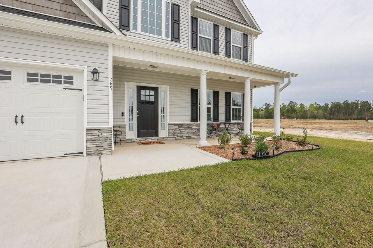 769 Regiment Rd - Photo 2 of 20