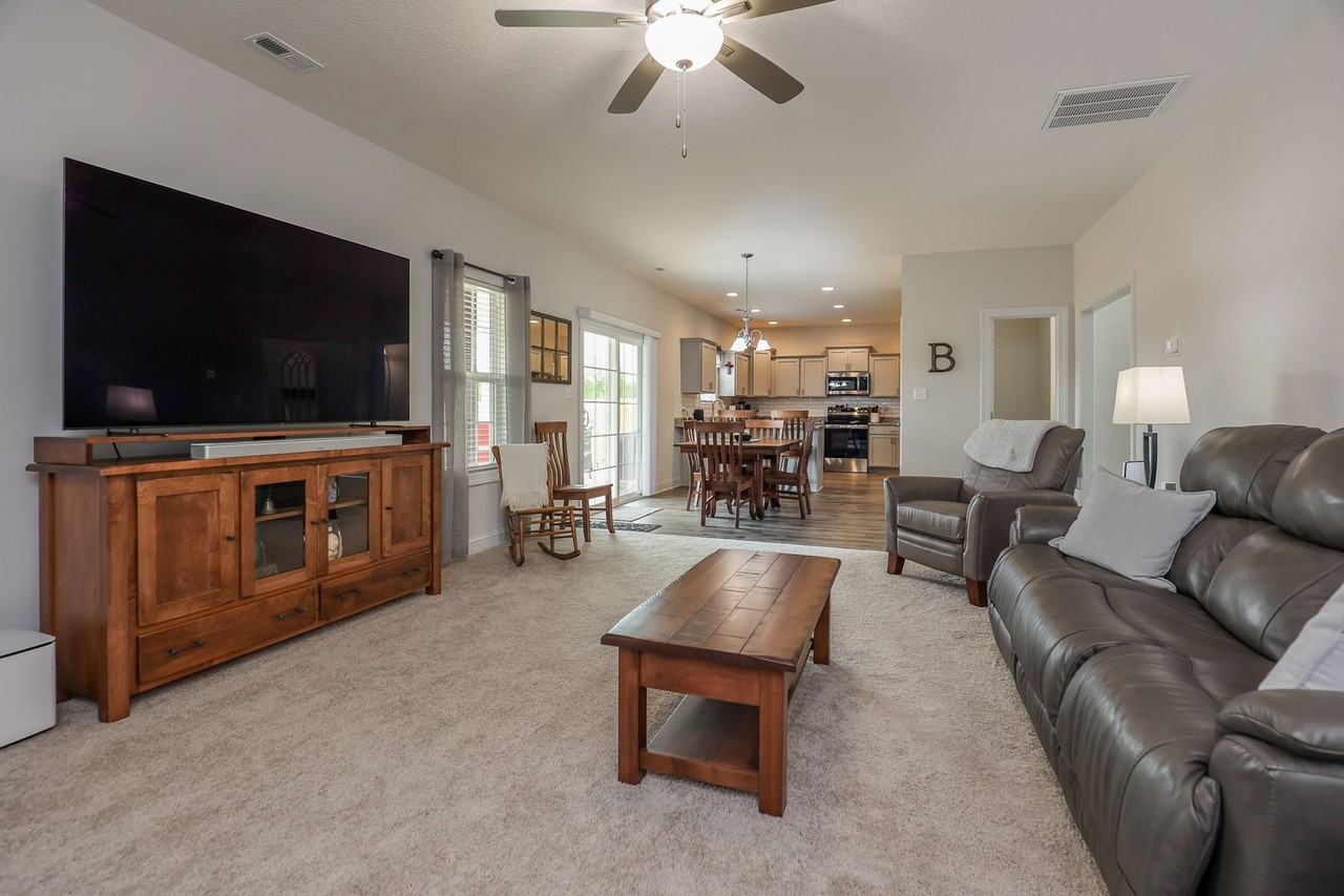 769 Regiment Rd - Photo 5 of 20