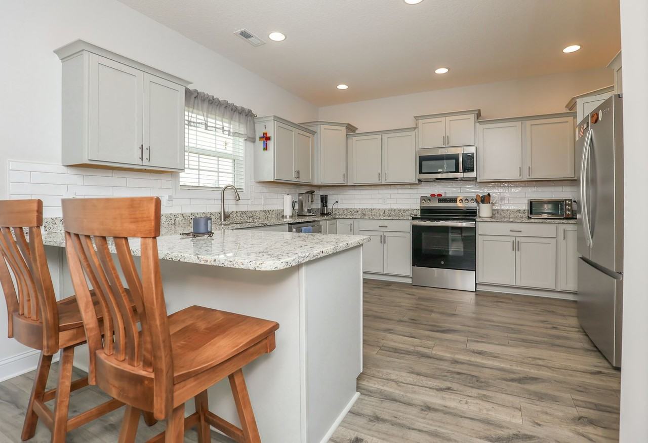 769 Regiment Rd - Photo 7 of 20