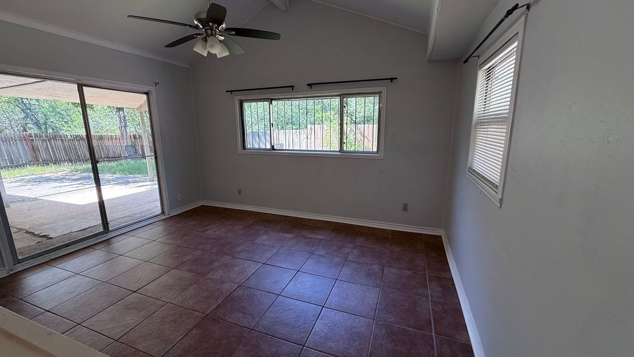 9039 Wellesley Manor Dr - Photo 4 of 12