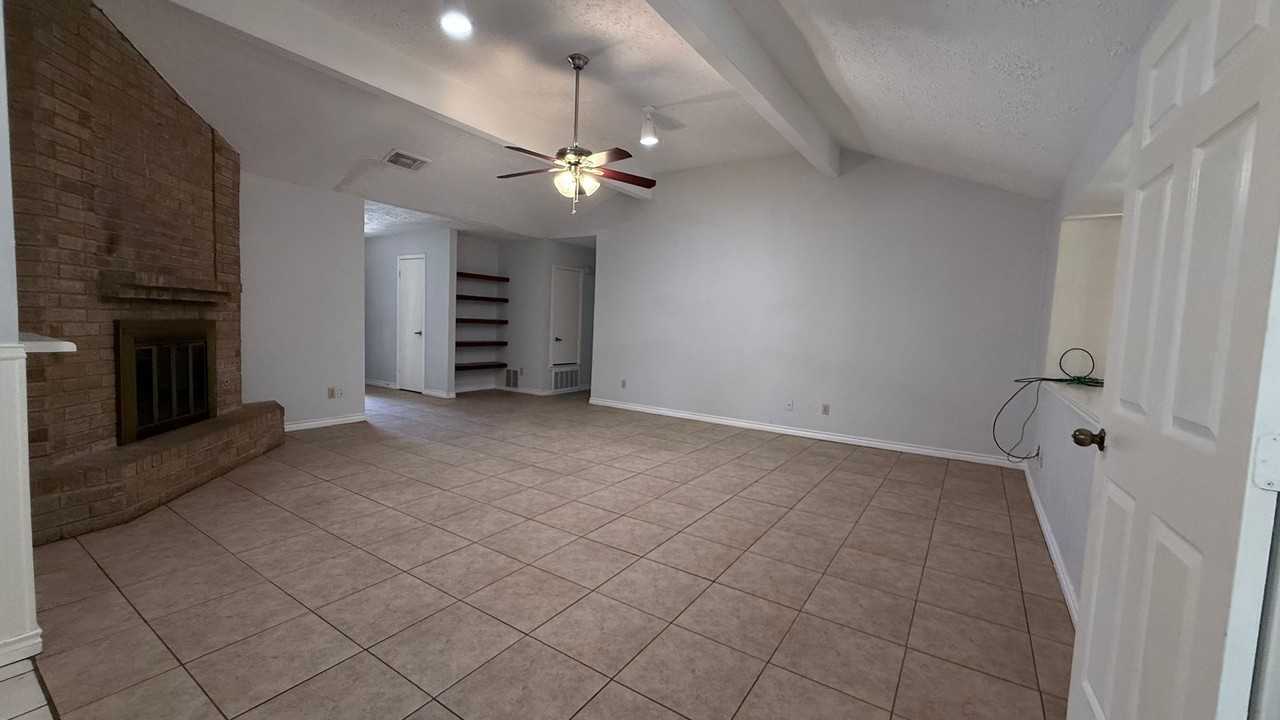 9039 Wellesley Manor Dr - Photo 5 of 12