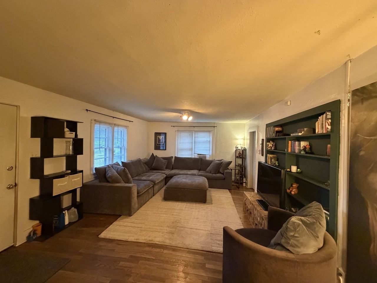 627 S Sherwood St - Photo 3 of 7