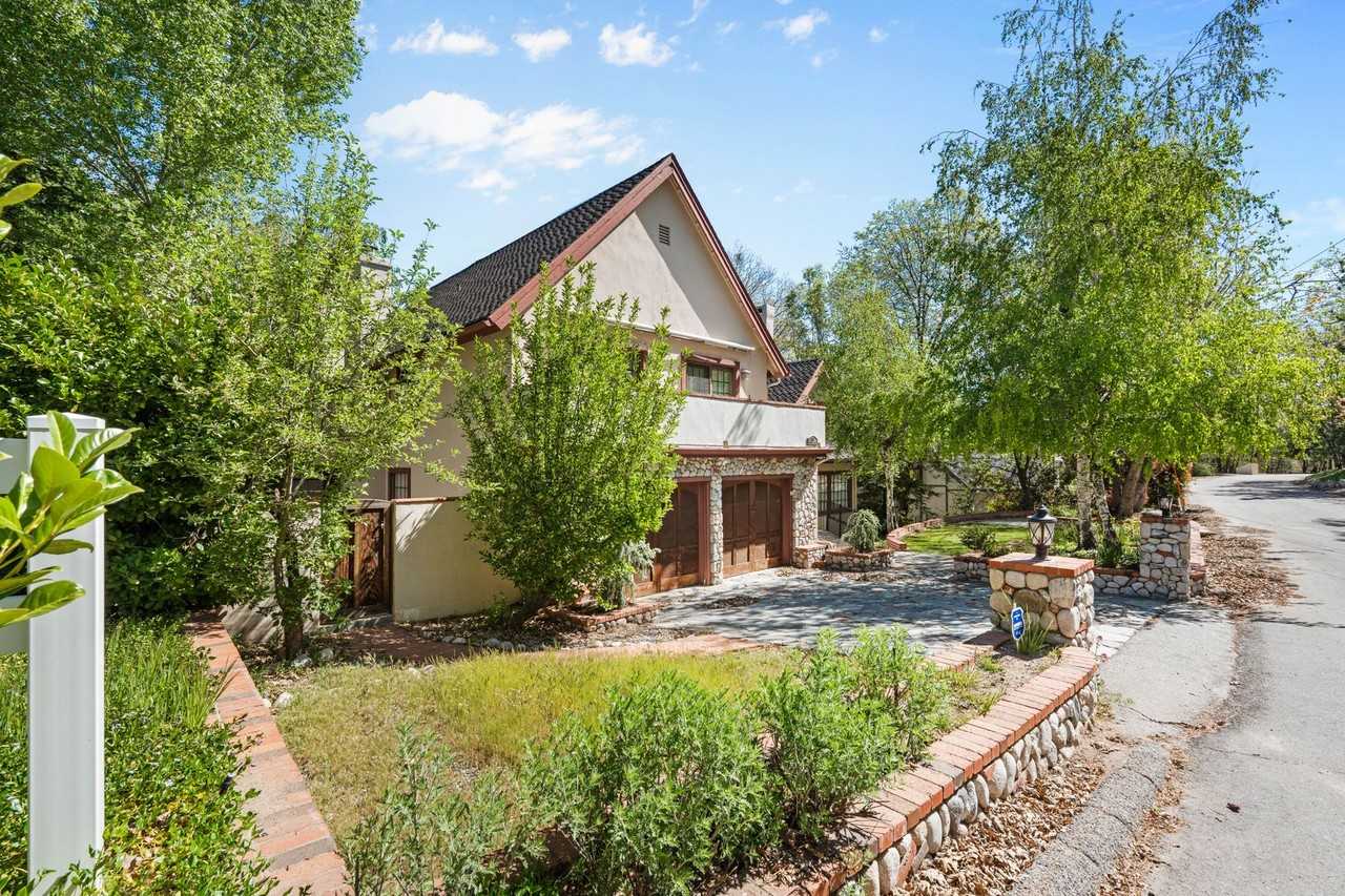 887 Talisman Ln - Photo 4 of 43