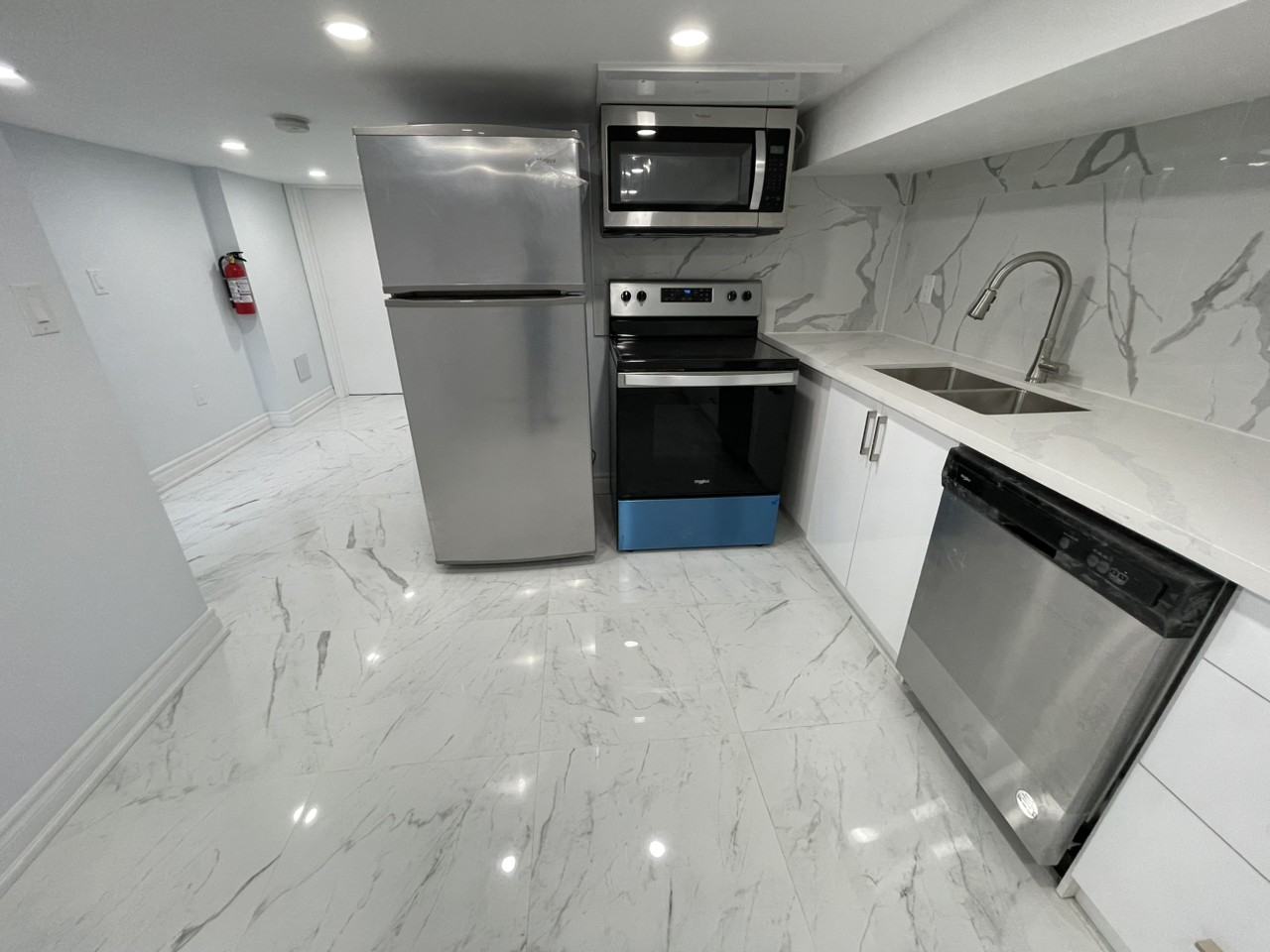 Ossington Ave - Photo 2 of 17