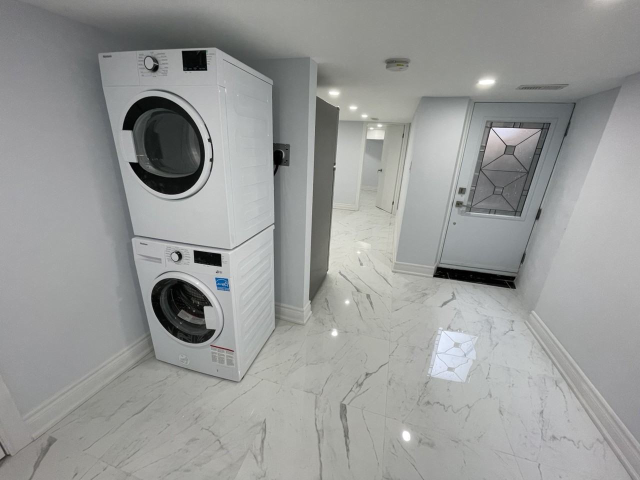 Ossington Ave - Photo 5 of 17