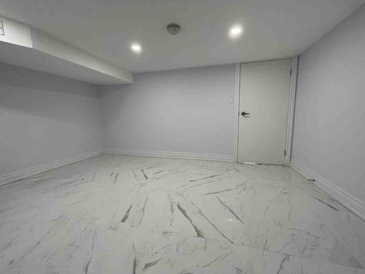 Ossington Ave - Photo 6 of 17