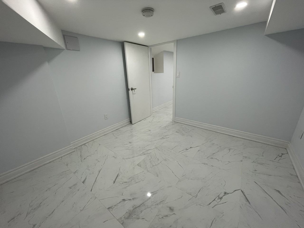 Ossington Ave - Photo 7 of 17