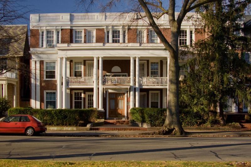 3009 Monument Ave Apt 11