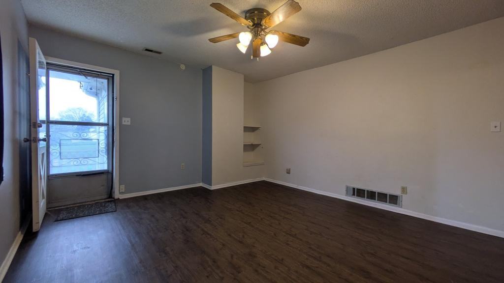 730 W Park St - Photo 5 of 11