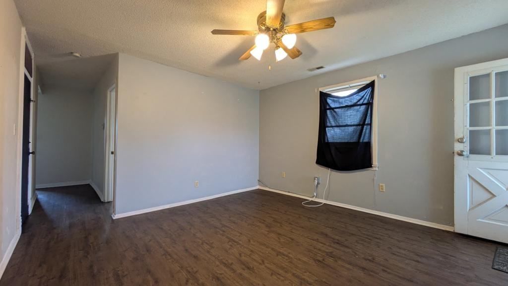 730 W Park St - Photo 6 of 11