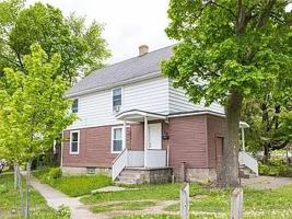 featured image of 16 Cummings St