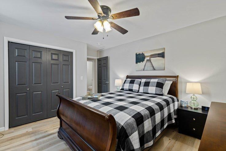 308 E Broadway St - Photo 5 of 7