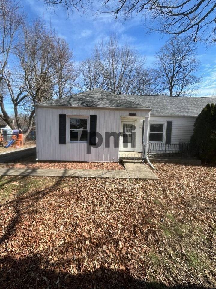 210 Donnelly Dr - Photo 2 of 10