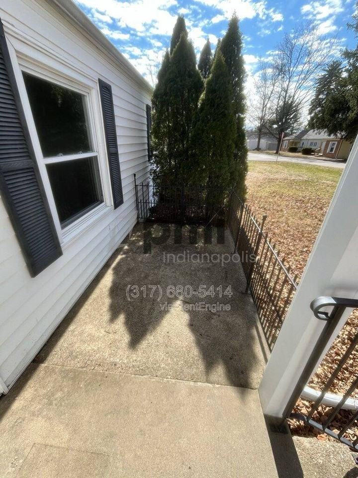 210 Donnelly Dr - Photo 3 of 10