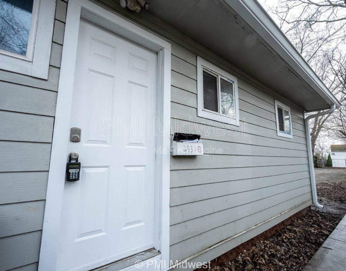 2932 N Dearborn St #B - Photo 2 of 10