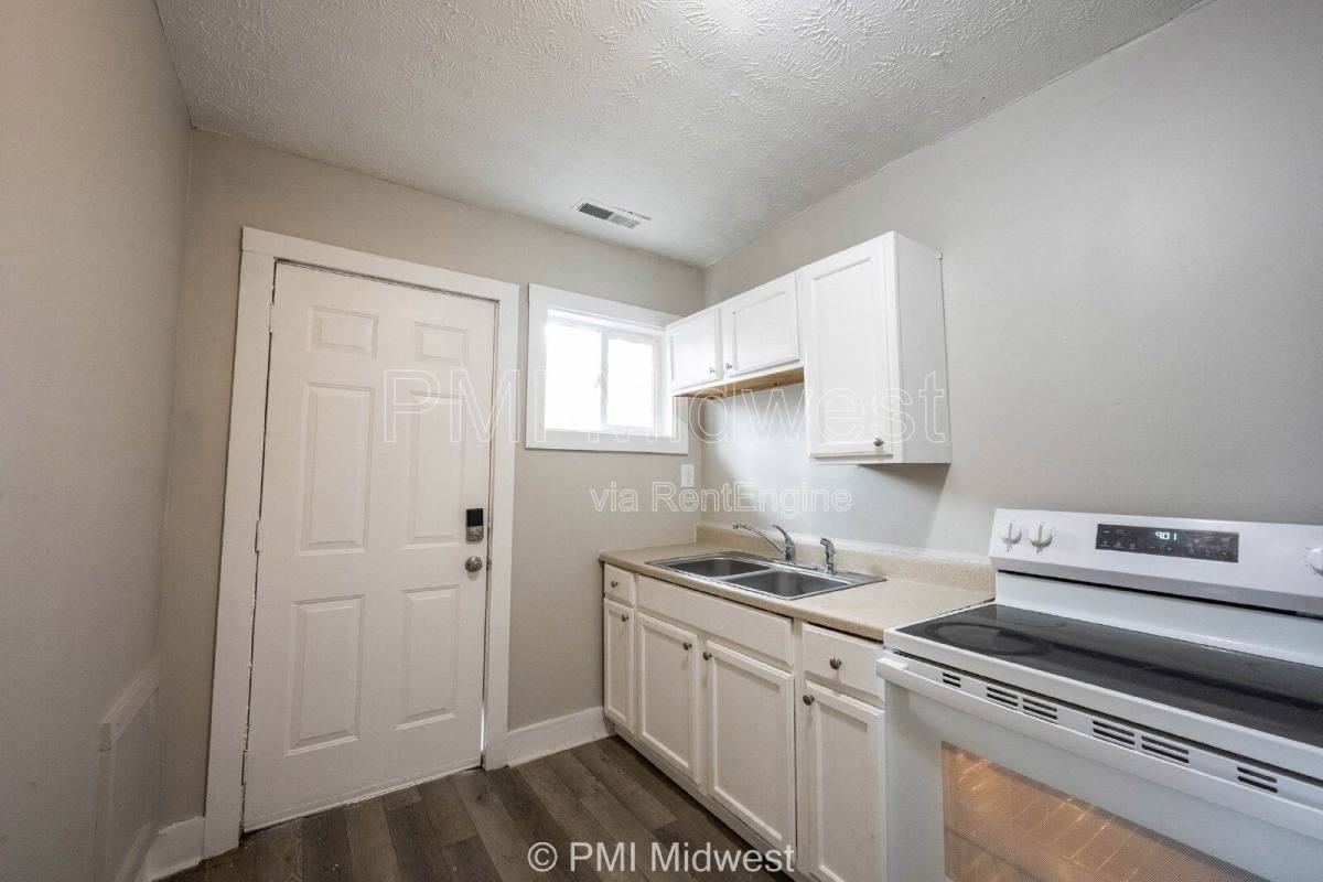 2932 N Dearborn St #B - Photo 3 of 10