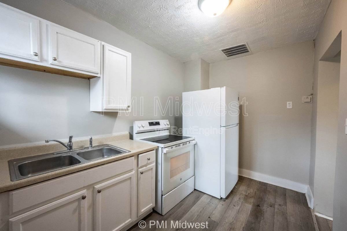 2932 N Dearborn St #B - Photo 4 of 10