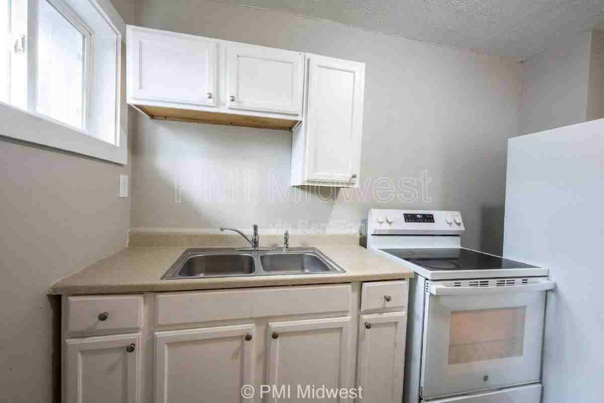 2932 N Dearborn St #B - Photo 5 of 10