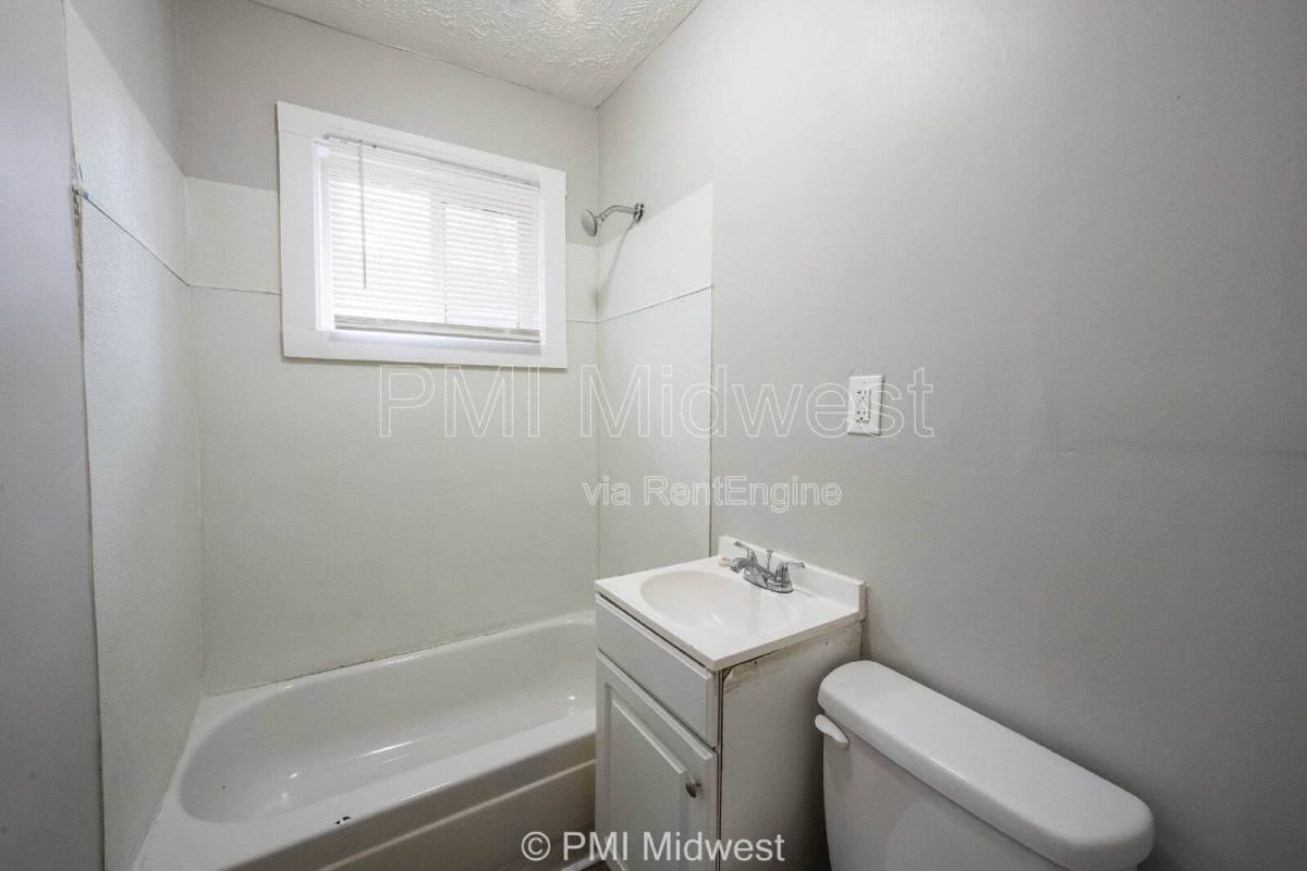 2932 N Dearborn St #B - Photo 7 of 10