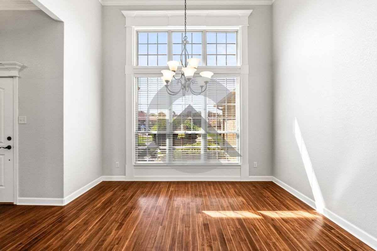 6137 Remington Dr - Photo 3 of 10