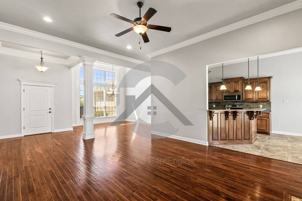 6137 Remington Dr - Photo 4 of 10