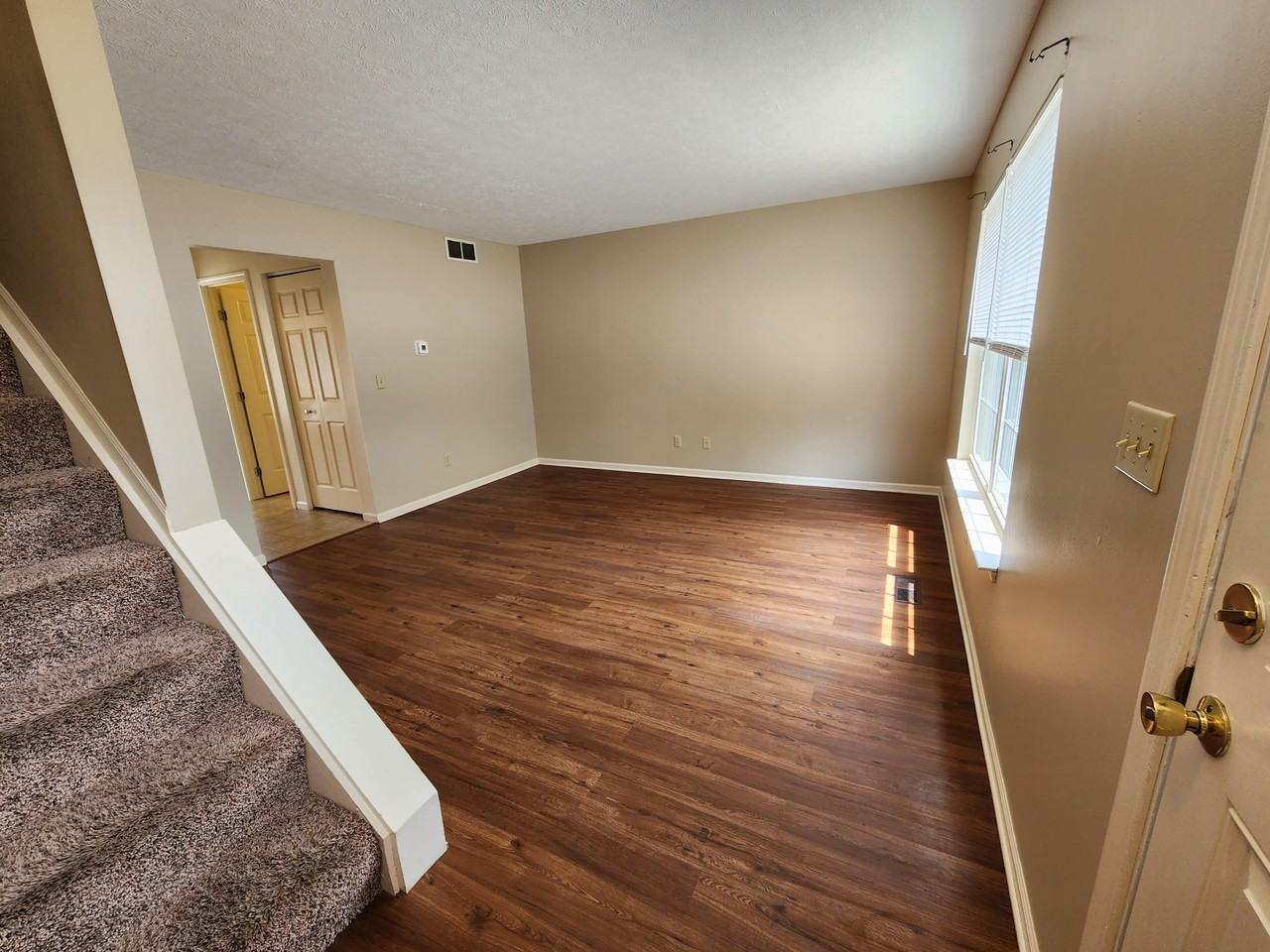 28 Applewood Cir #28 - Photo 2 of 12