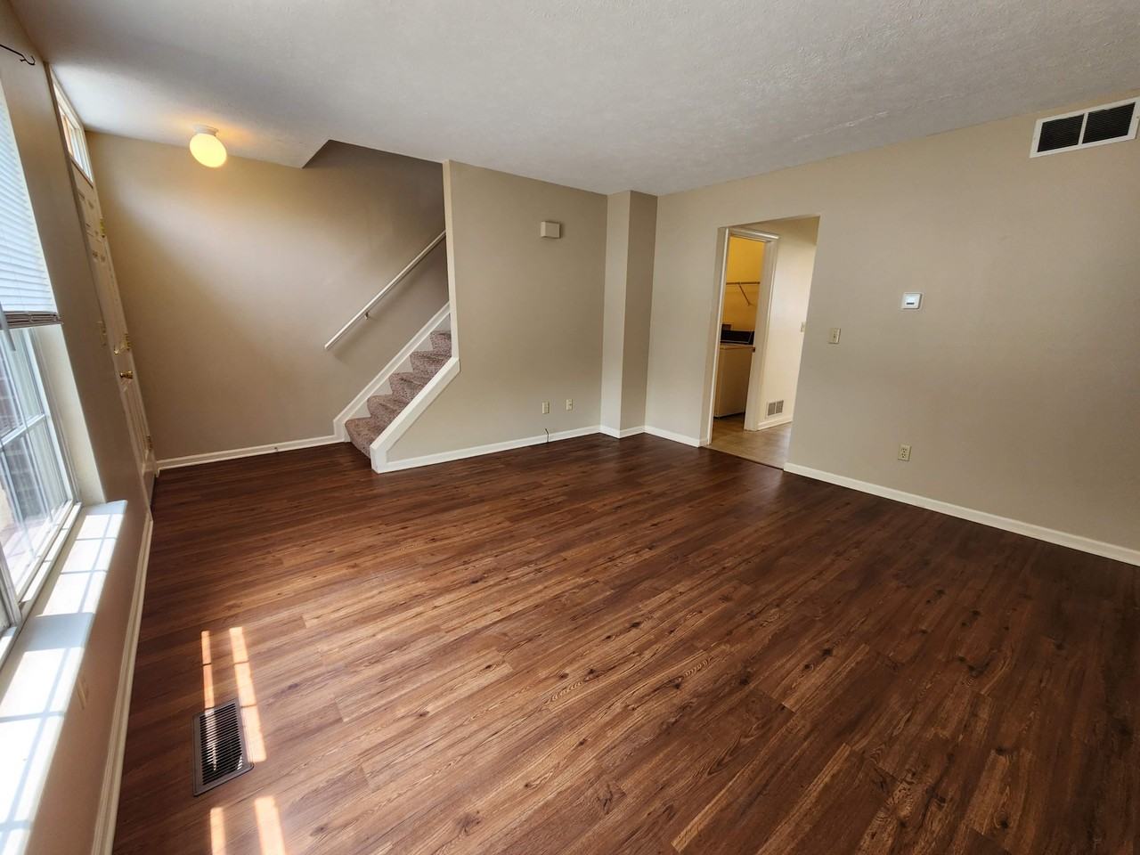 28 Applewood Cir #28 - Photo 3 of 12