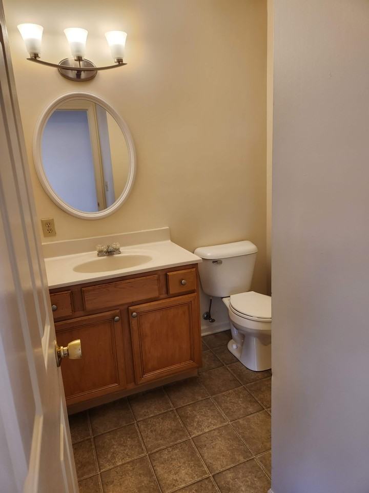 28 Applewood Cir #28 - Photo 6 of 12