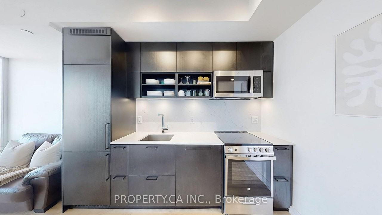 135 East Liberty Street #2012 - Photo 6 of 13