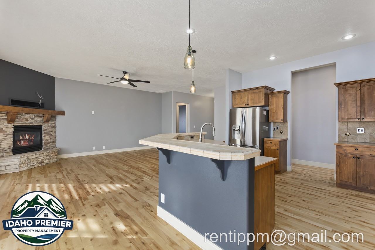 3103 E Tybalt Ct - Photo 2 of 33