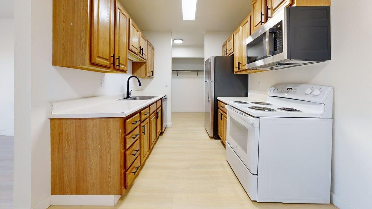 215 E Arbor (Bismarck,ND) - Photo 4 of 9