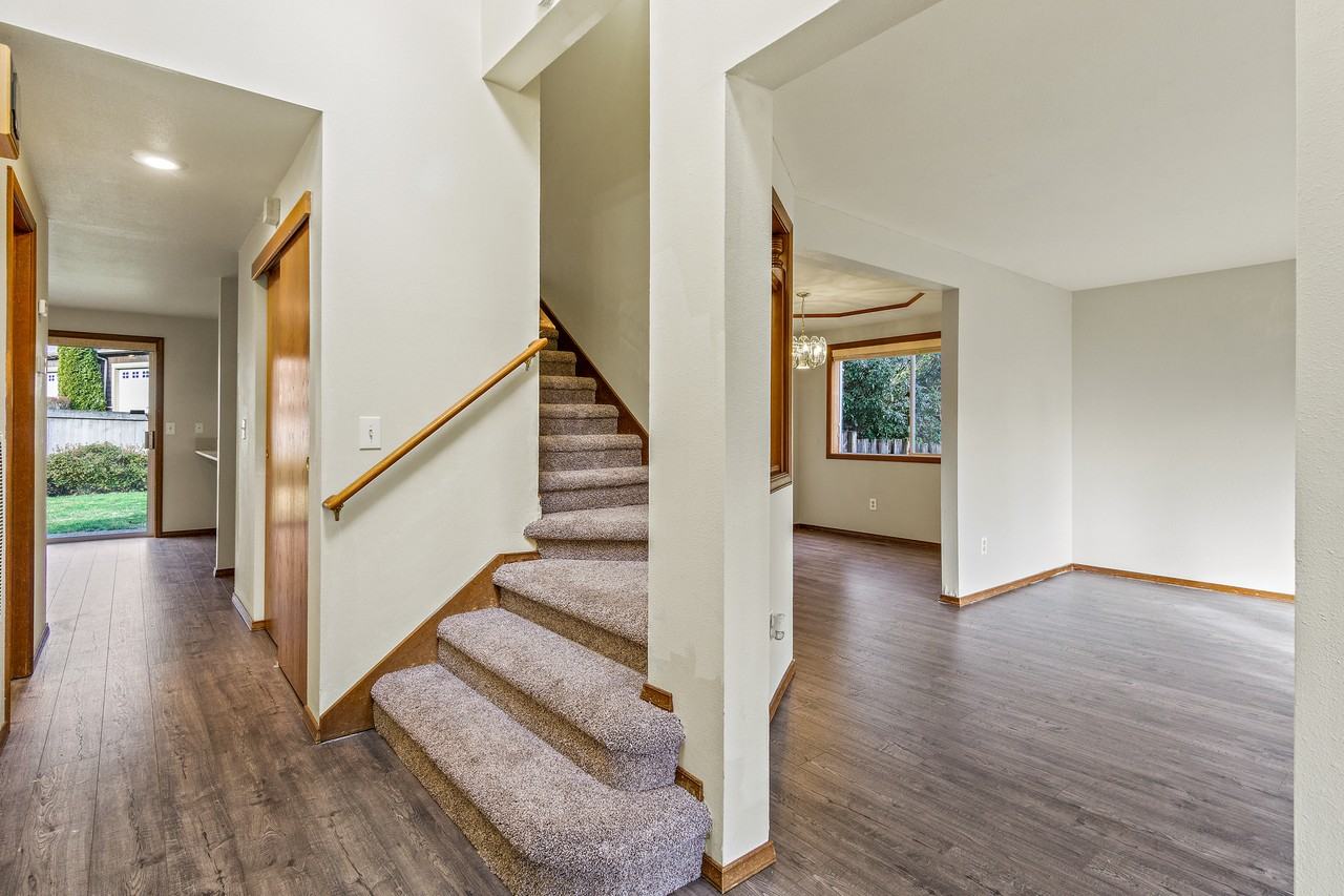 4521 186th Ave Se - Photo 3 of 29