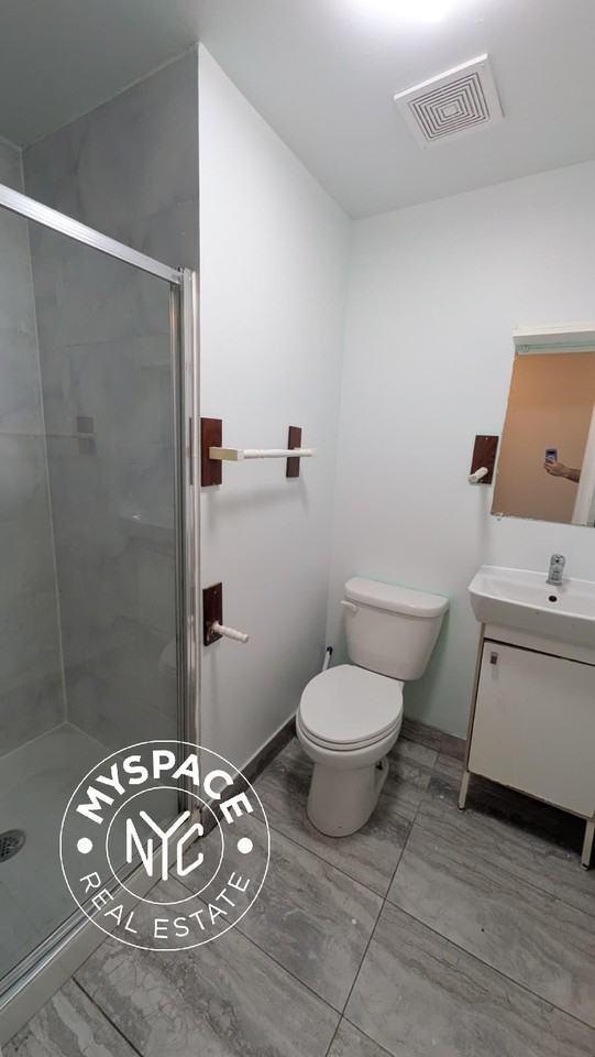 39 Rockaway Ave #2 - Photo 4 of 16