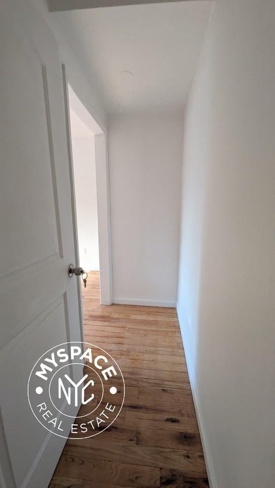 39 Rockaway Ave #2 - Photo 7 of 16