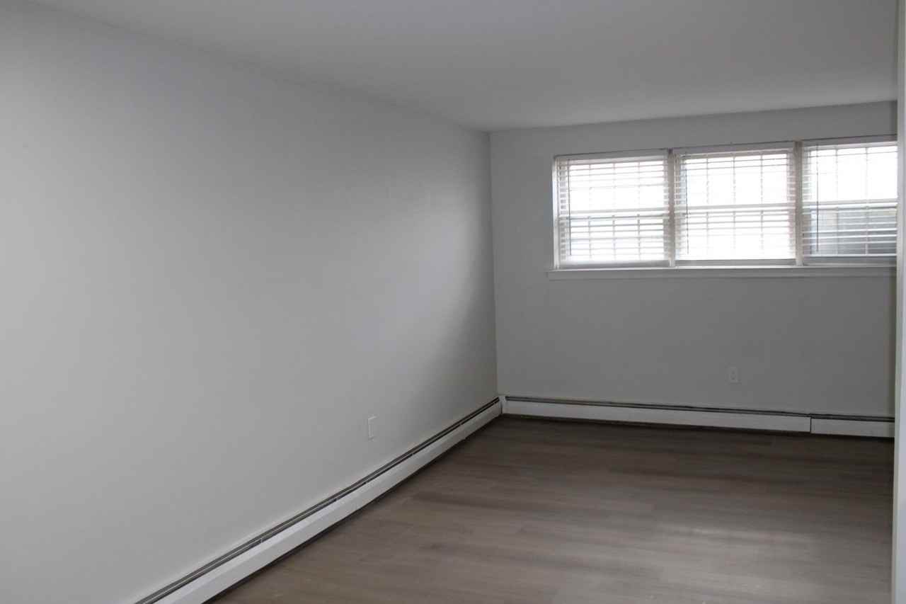 East Browning Apts - Photo 7 of 22