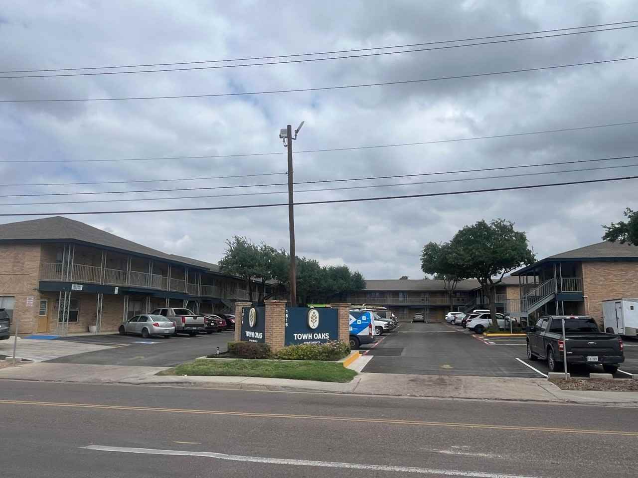 Town Oaks Apartments - Photo 2 of 24