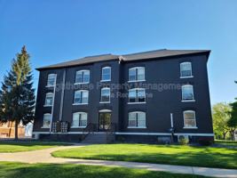 featured image of 917 Pearl St #15