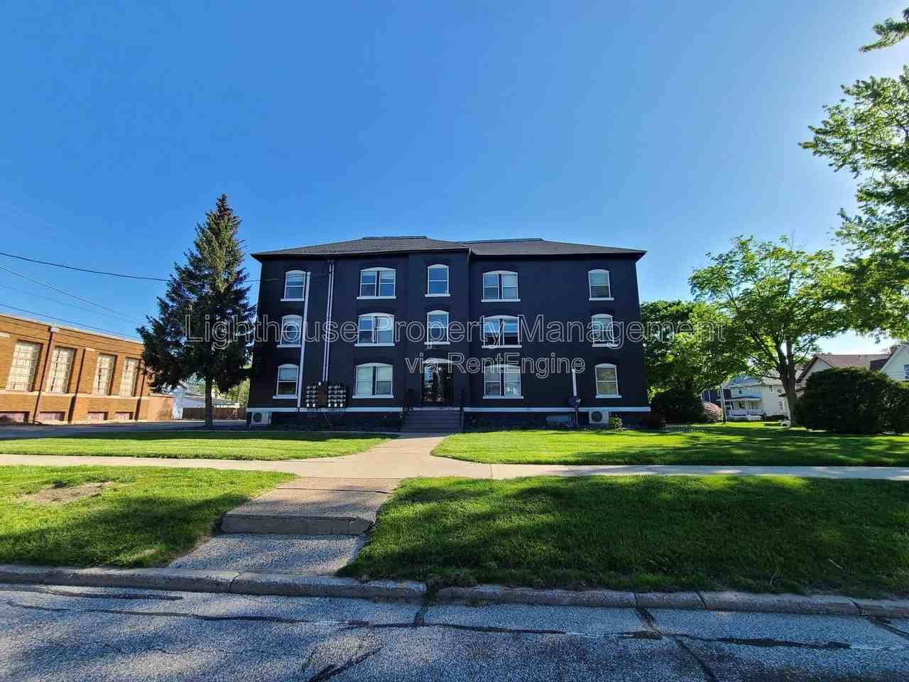 917 Pearl St #15 - Photo 2 of 10