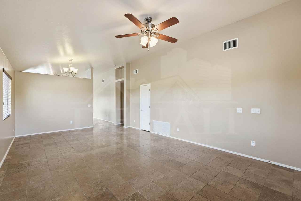 2339 W Dillon Rd - Photo 4 of 35