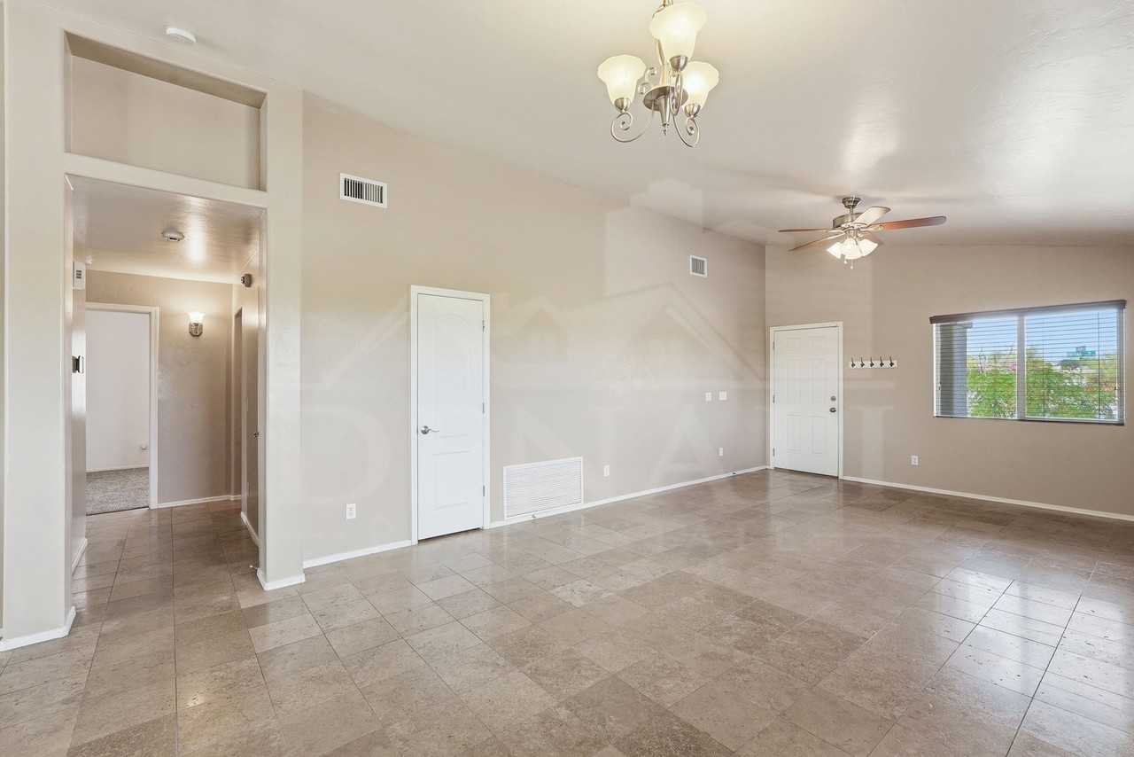 2339 W Dillon Rd - Photo 5 of 35
