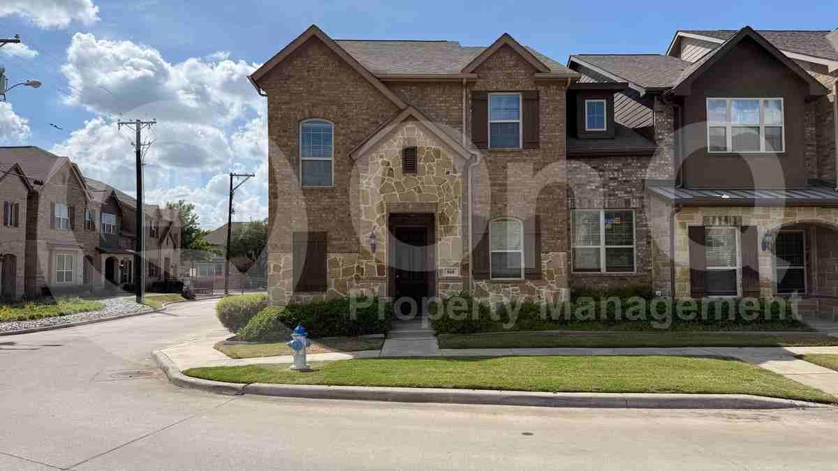 868 Dartford Dr - Photo 2 of 3